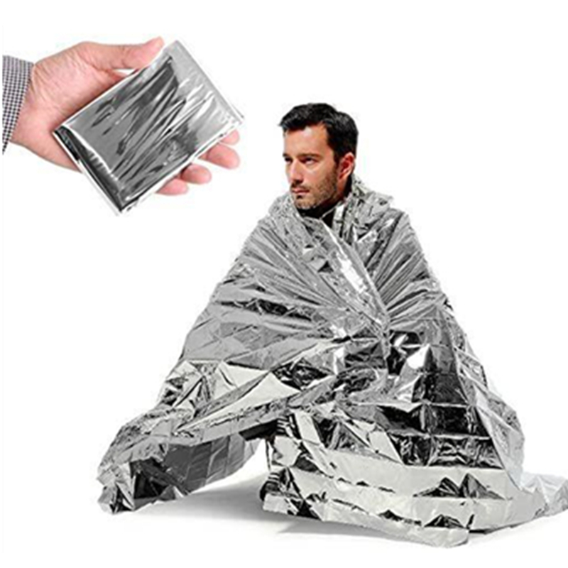 緊急用保温ブランケット マイラー素材 アウトドアサバイバル応 - Emergency Mylar Blanket のレビューと価格